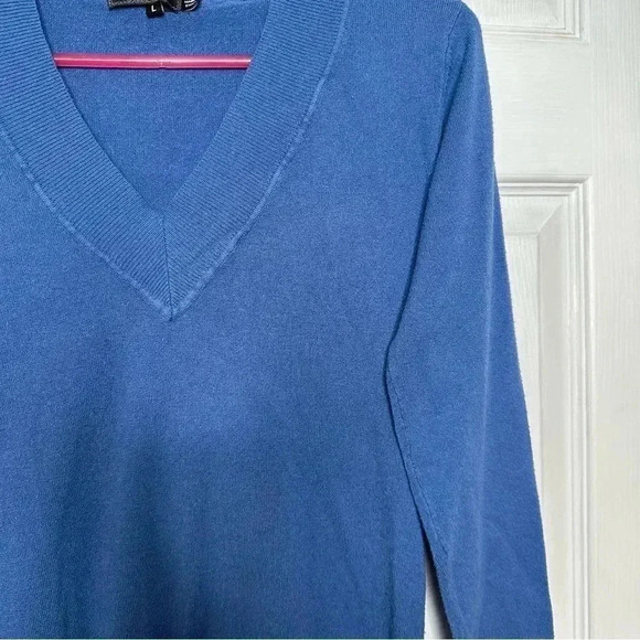 TCEC Sweater V-Neck Blue  Size Large - Picture 4 of 16